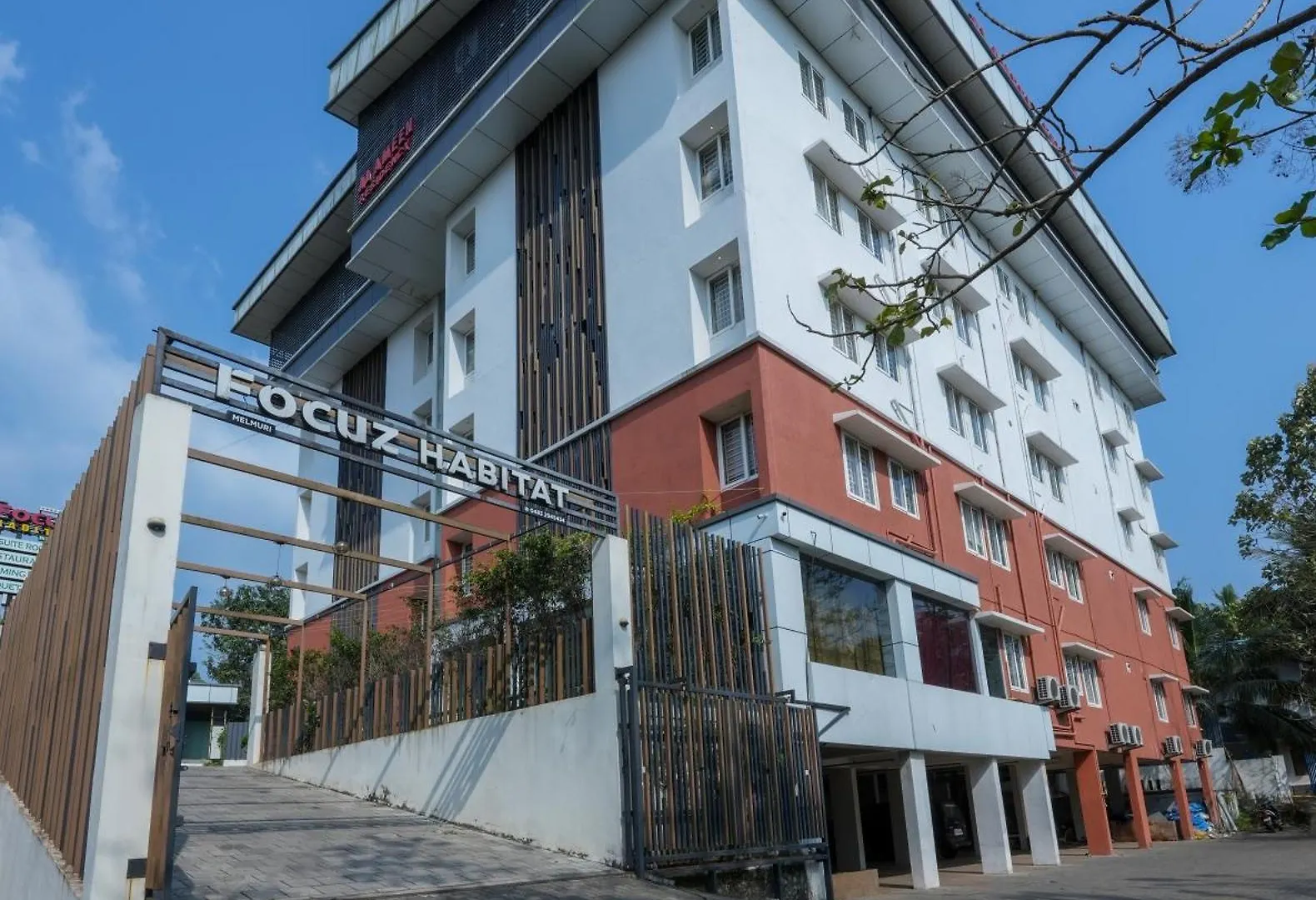 شقة Focuz Habitat Hotel And Ayurveda مالابورام الهند